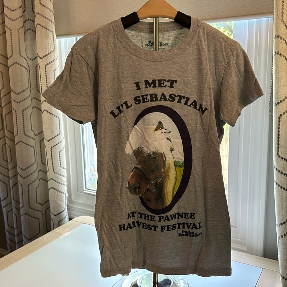 🐴 Parks and Recreation I Met Li’l Sebastian at Pawnee Harvest Festival Shirt L